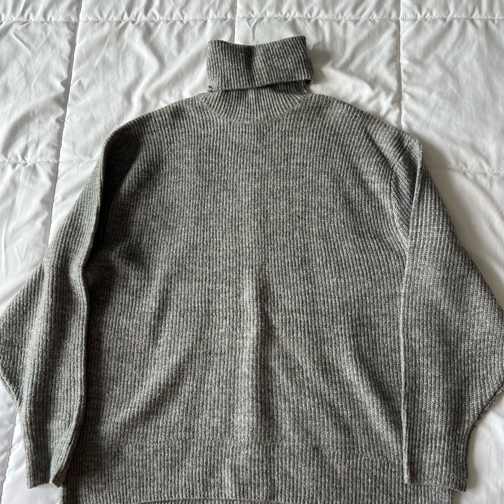 H&M Gray Turtleneck Sweater